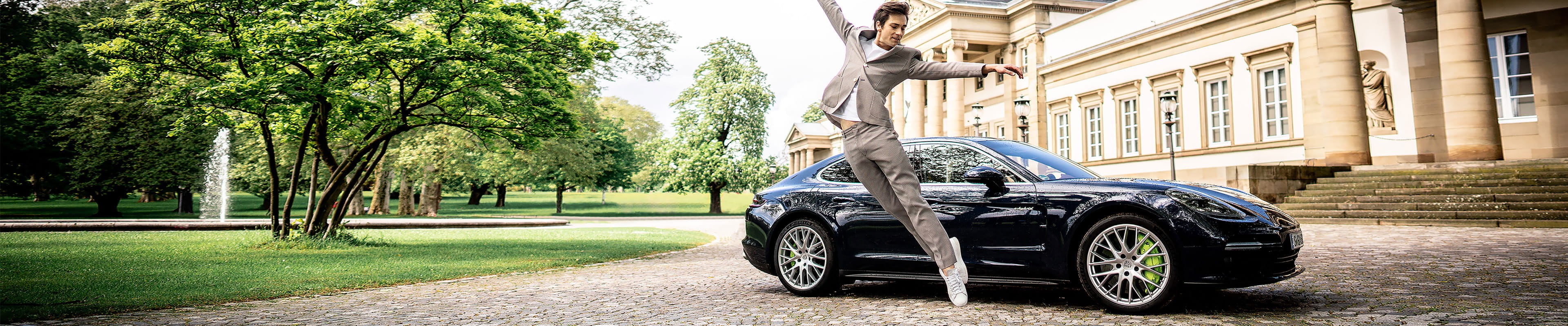 Ballet dancer in front of Panamera