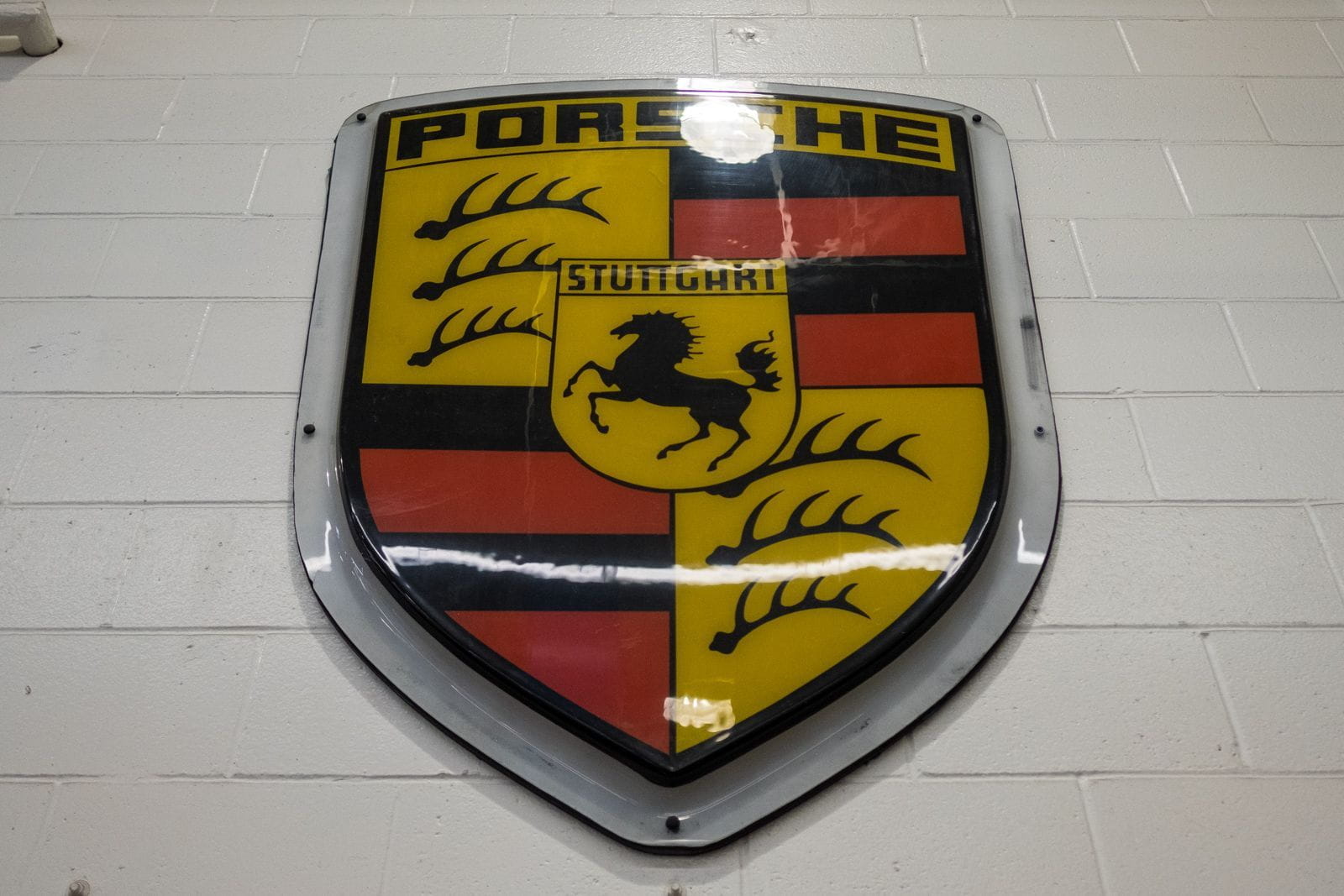 Porsche Crest