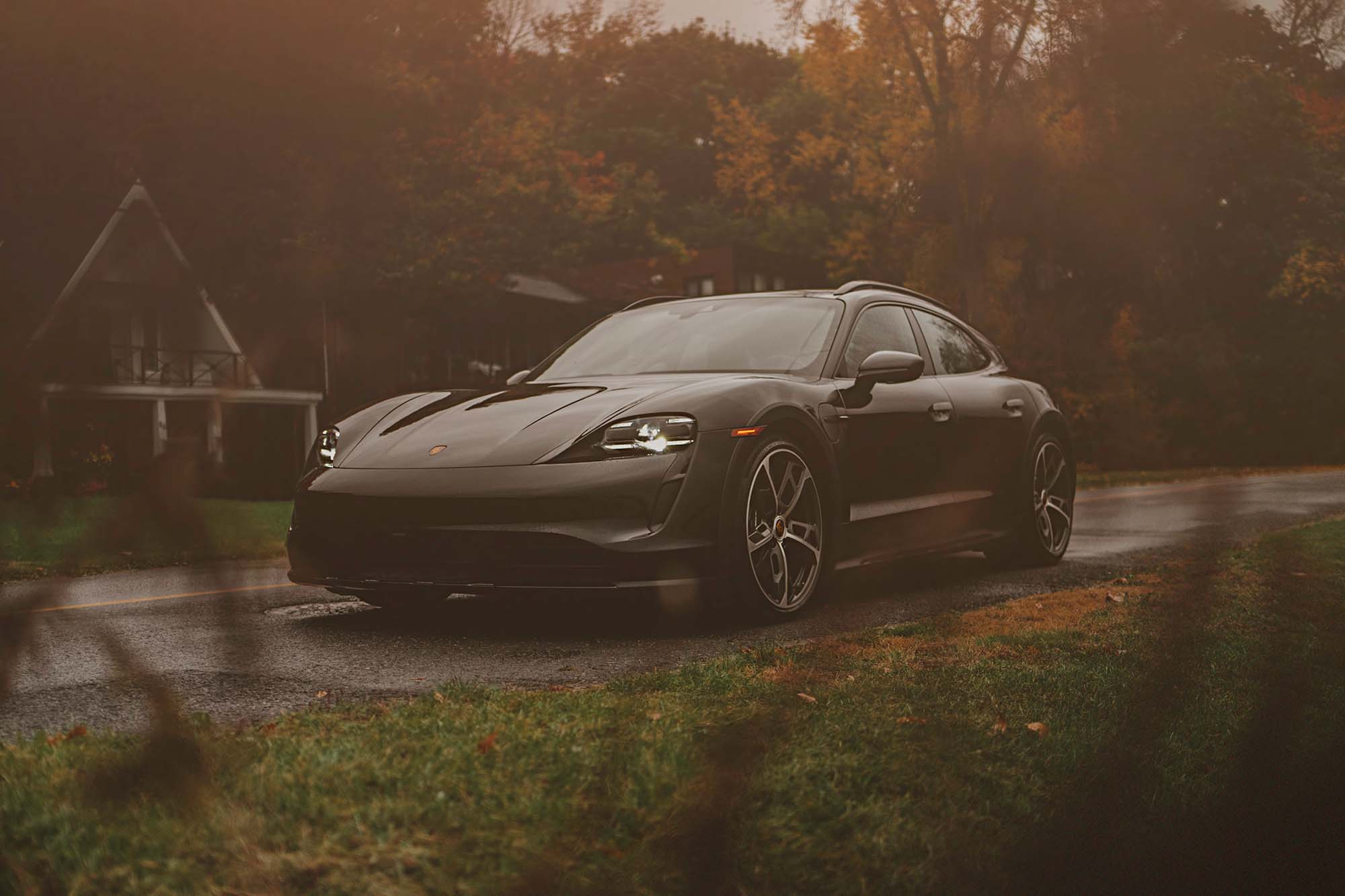 World premiere of the Cross Turismo: the all-rounder among electric sports cars