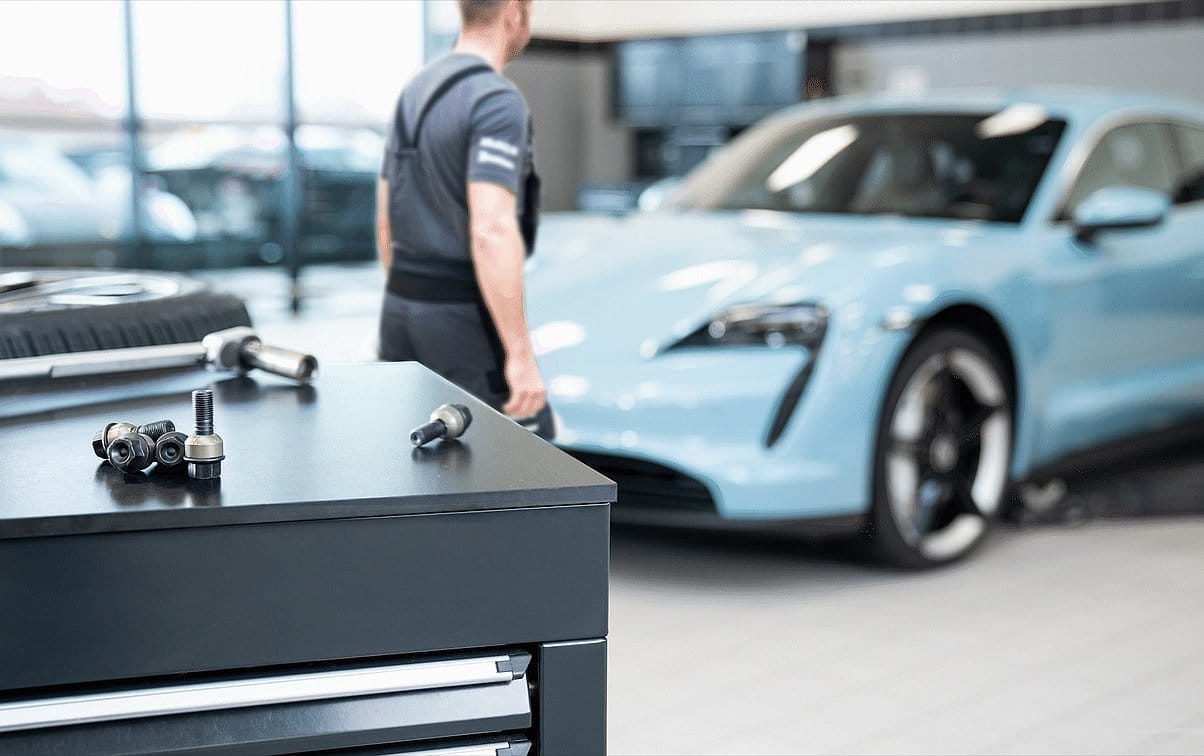Sports car Fascination Uninterrupted stage