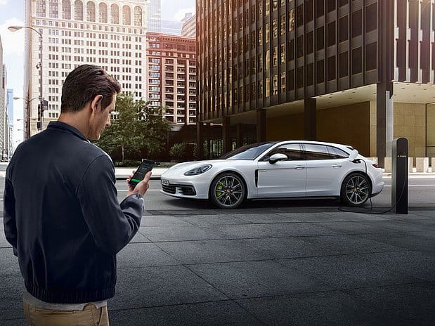 Porsche Connect Store