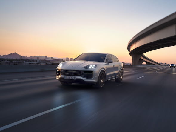 2025 Porsche Cayenne Performance