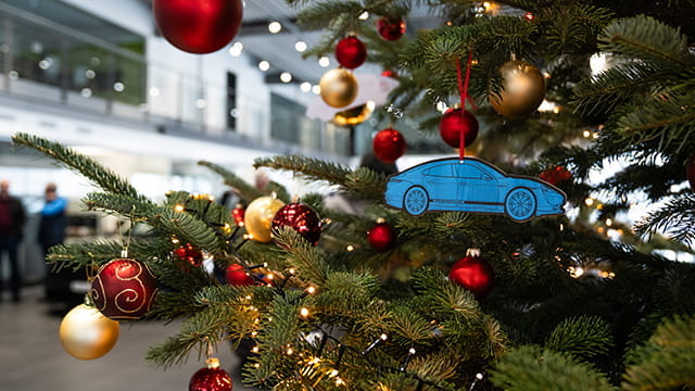 Weihnachtsaktion im Porsche Zentrum Bern.