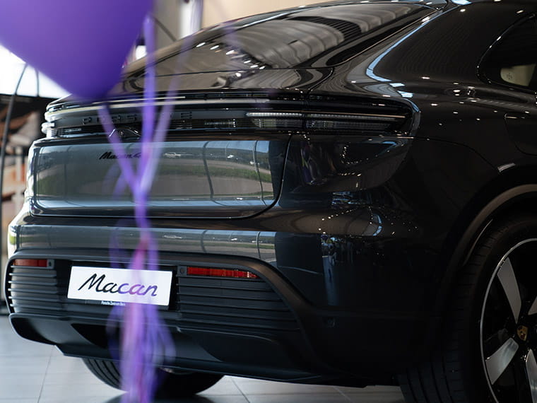 Das Heck eines Porsche Macan