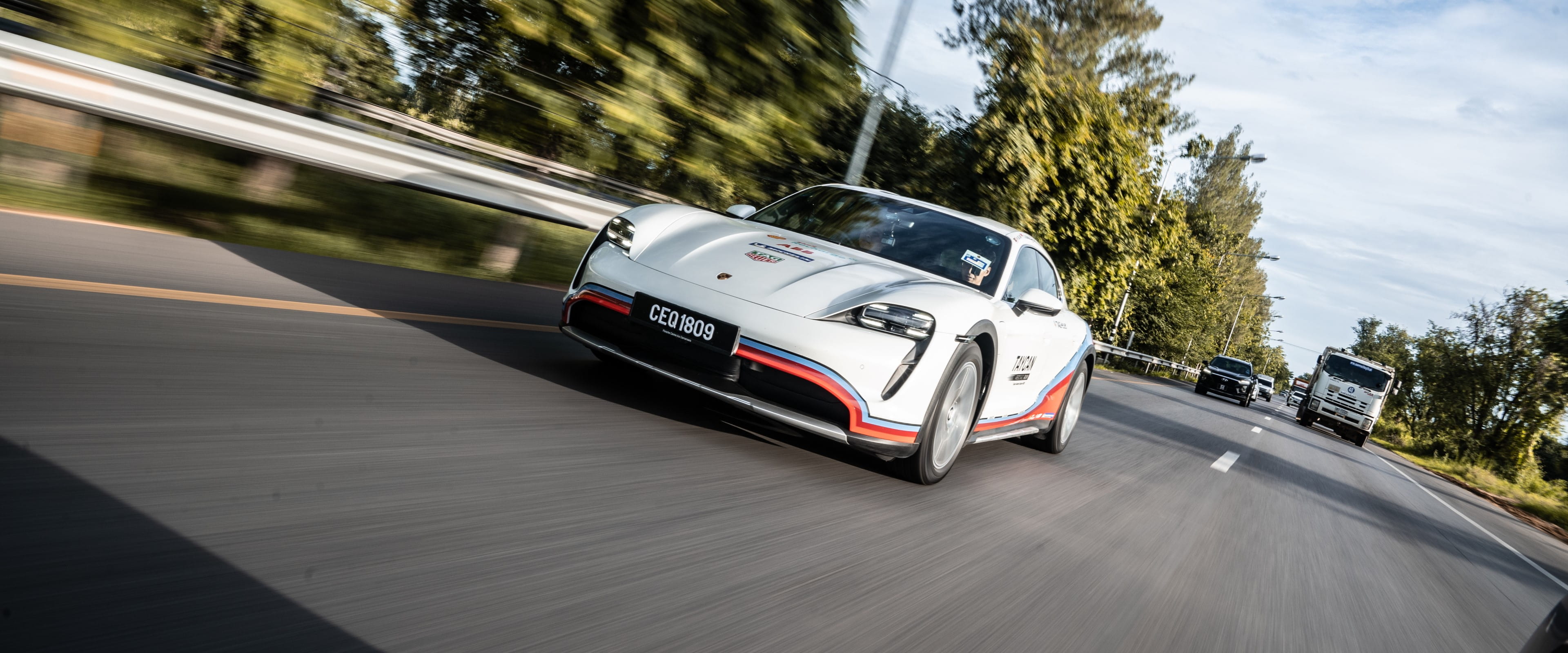 Porsche taycan 350 hotsell kw