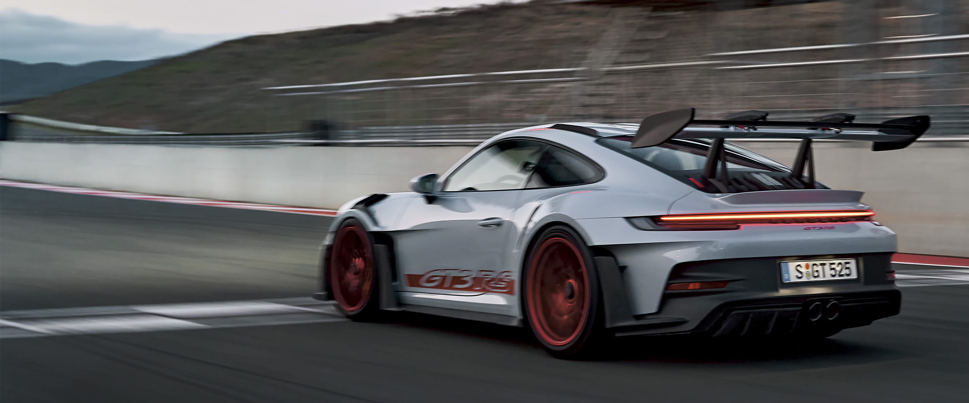 ᐉ Porsche 911 GT3 RS – Порше Центр Київ Аеропорт
